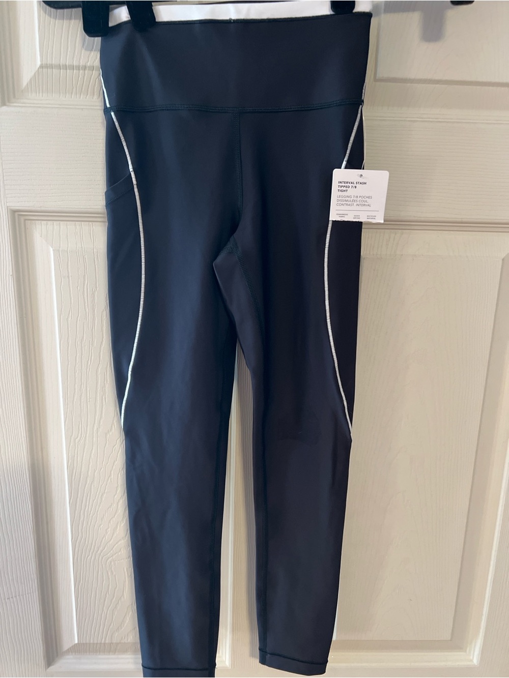 #189 NWT Athleta Interval Stash Tipped 7/8 Tight Black White XXS Leggings